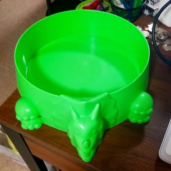 Target Bullseye Dinosaur Water San Plastic Tray Green Bowl Pet Kids New - Picture 1 of 1
